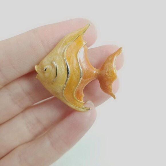 Vintage Orange Yellow Enamel Angel Fish Shape Brooch, Retro Animal Lapel Pin - Picture 5 of 6
